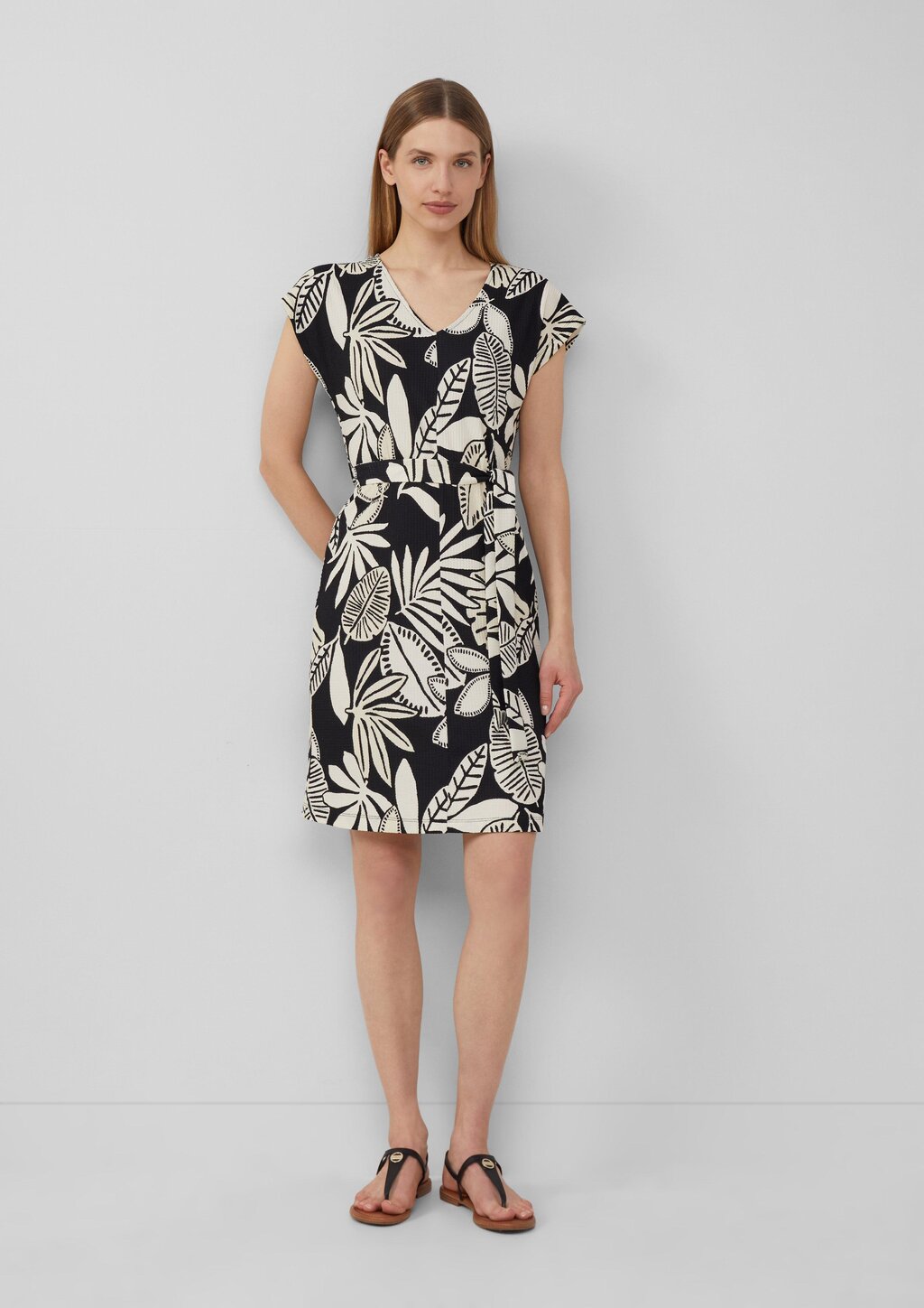 Strukturiertes Jerseykleid mit All-over-Print und Gürtel