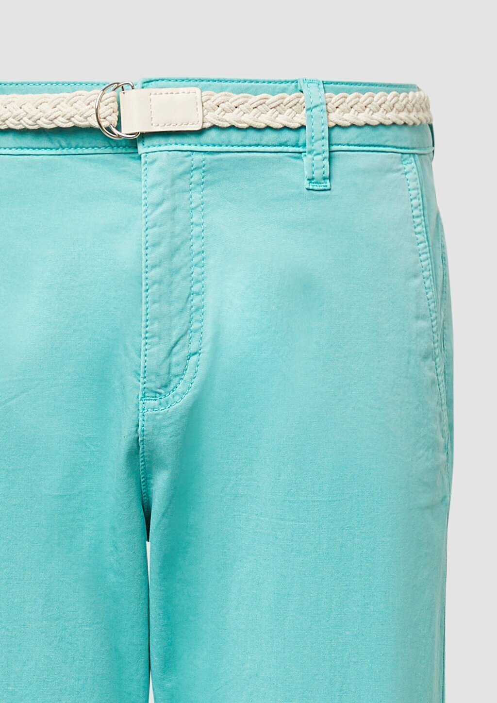 Chino mit geflochtenem Gürtel und Garment Dye