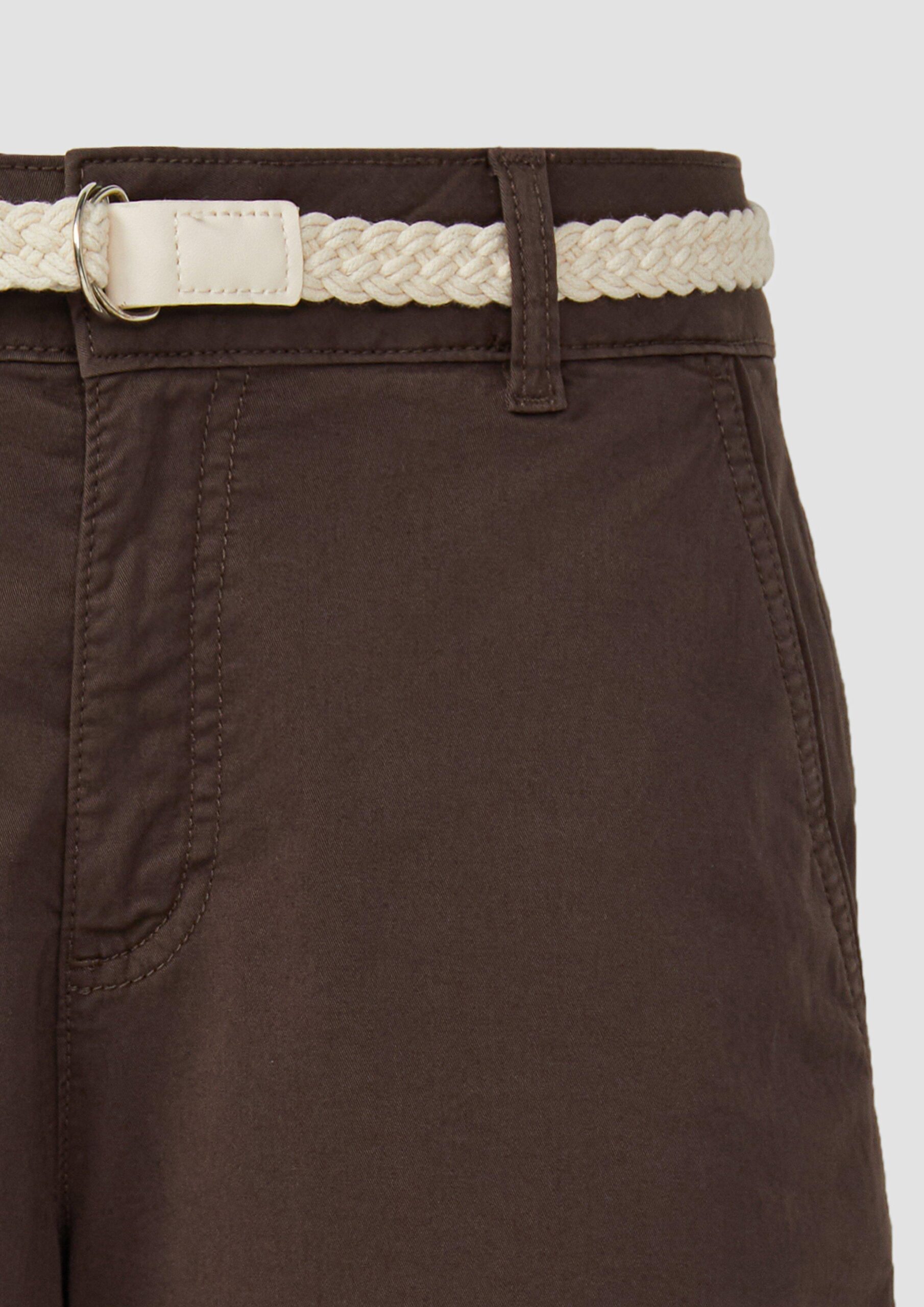 Shorts mit geflochtenem Gürtel und Garment Dye