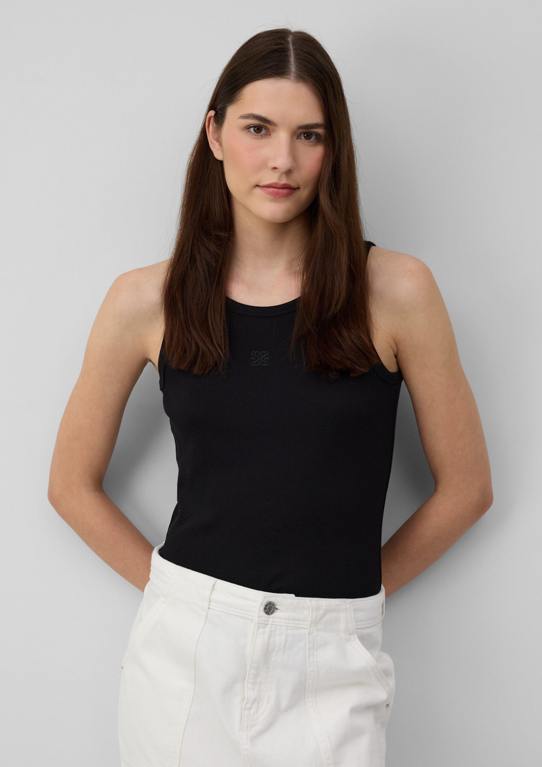 Ripp-Top im Slim Fit mit Stickerei