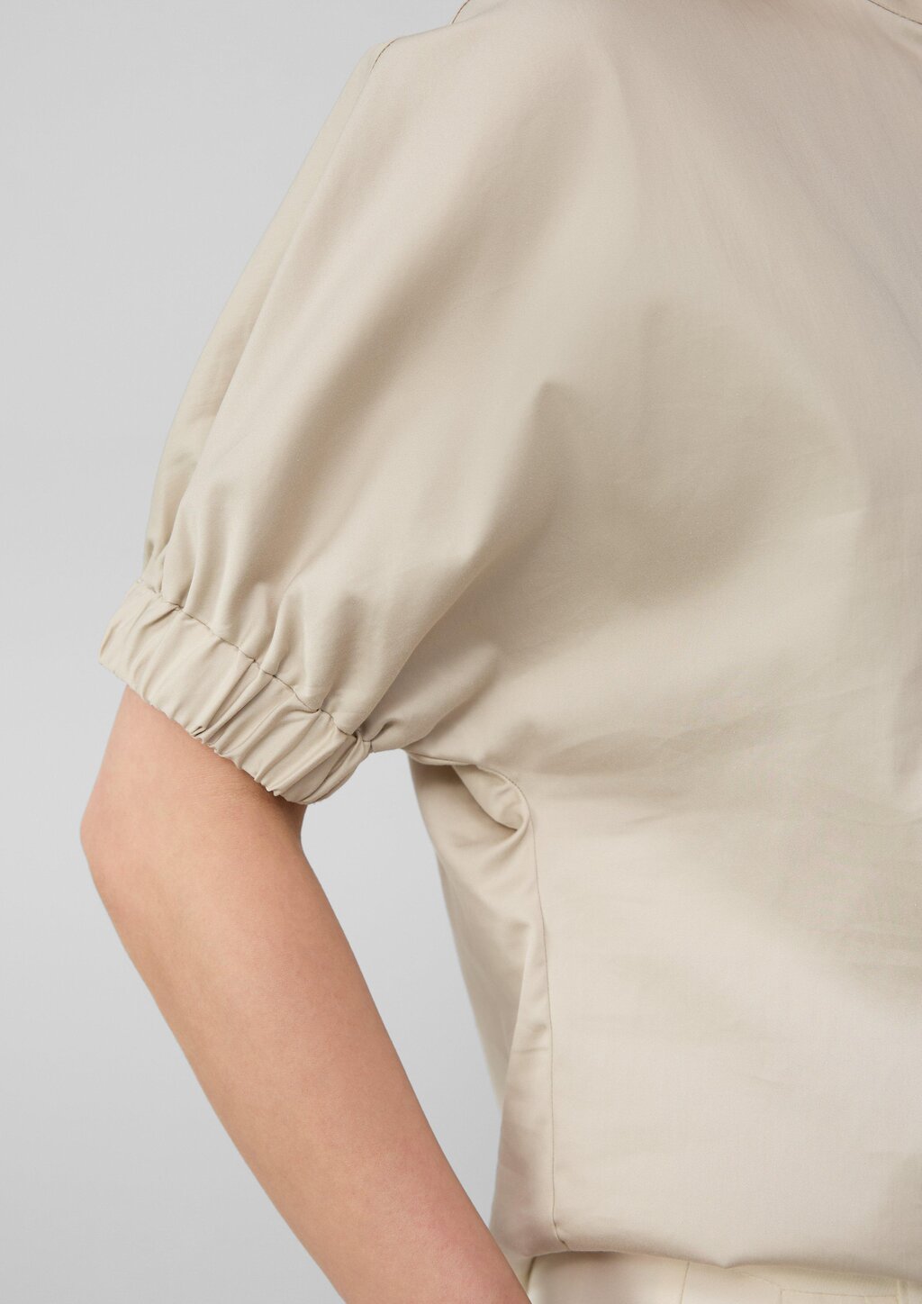 Popeline-Bluse mit überschnittener Schulter und Tunika-Ausschnitt