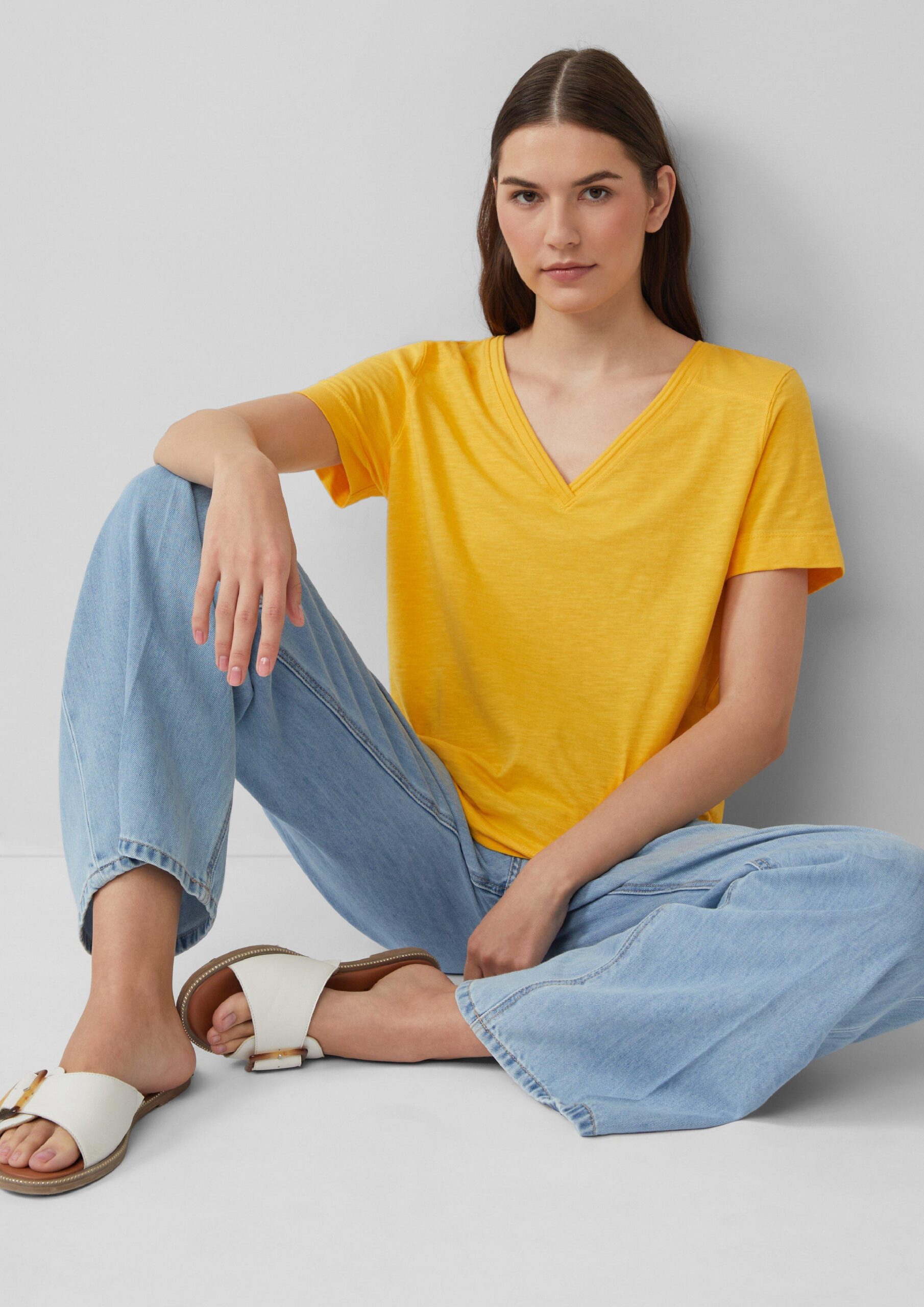 T-Shirt aus Flammgarn mit V-Ausschnitt