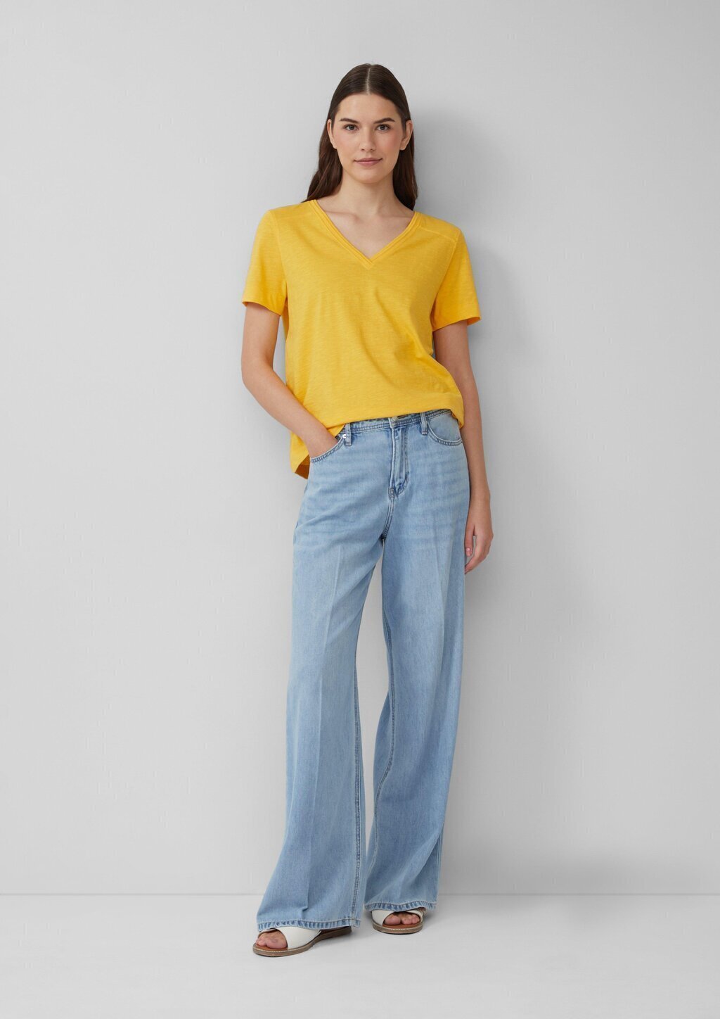 T-Shirt aus Flammgarn mit V-Ausschnitt