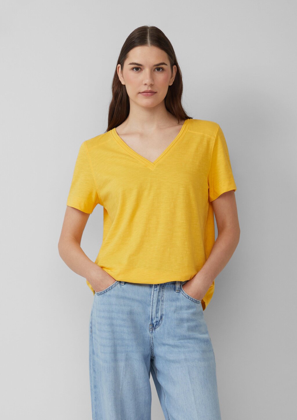 T-Shirt aus Flammgarn mit V-Ausschnitt