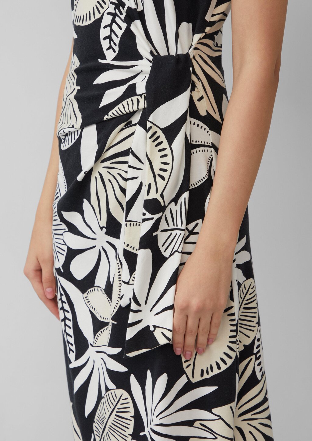 Jersey-Kleid mit Knotendetail