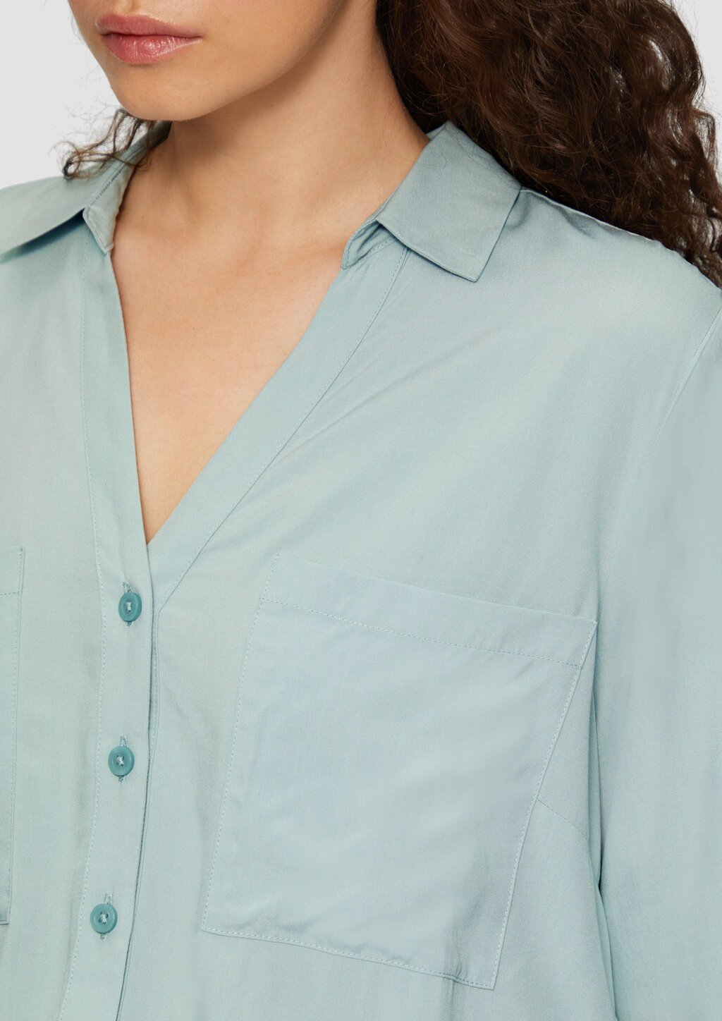 Viskosebluse mit Turn-up und aufgesetzten Taschen