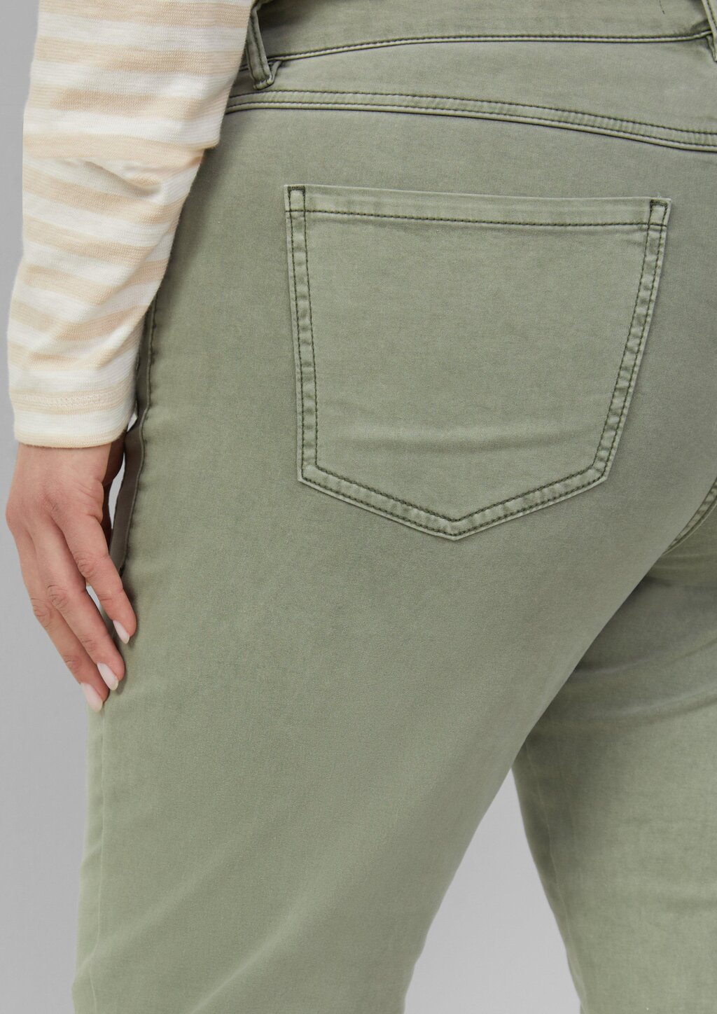 Gewaschene Hose im Slim Fit aus Baumwollsatin