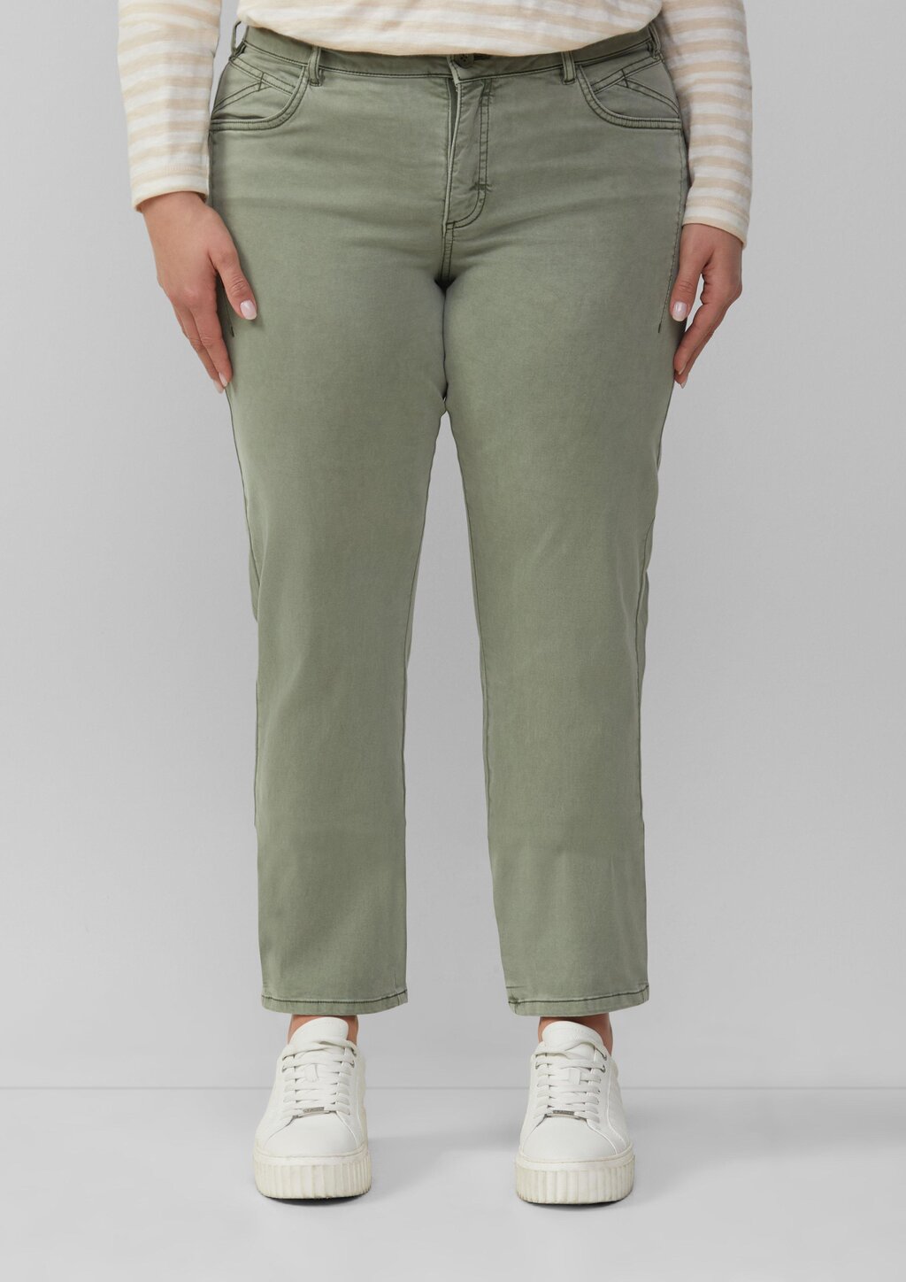 Gewaschene Hose im Slim Fit aus Baumwollsatin