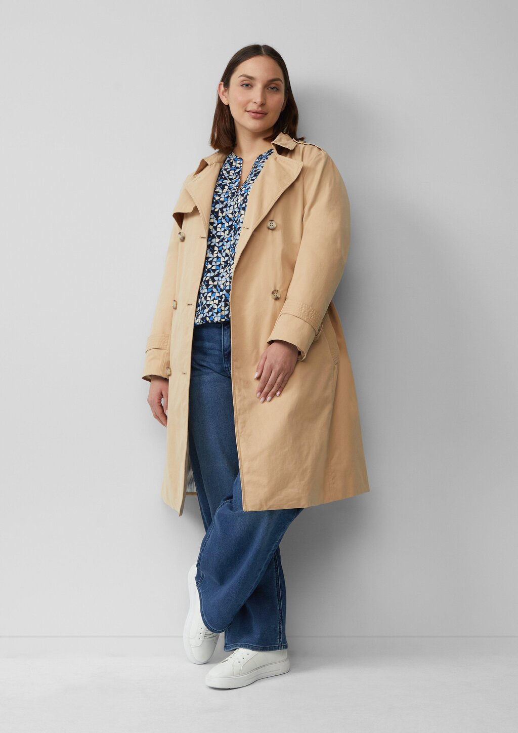 Strukturierte Bluse aus Viskosemix mit Raffung