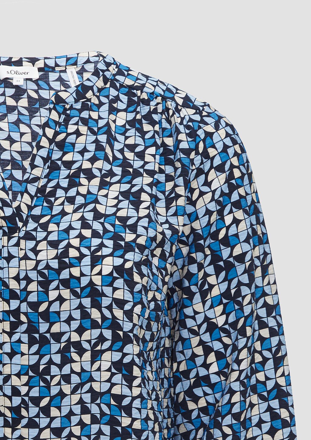 Strukturierte Bluse aus Viskosemix mit Raffung