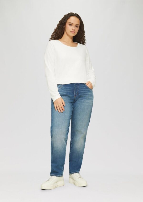 Jeans / Curvy Fit / Mid Rise / Slim Tapered Leg