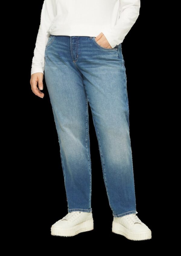 Jeans / Curvy Fit / Mid Rise / Slim Tapered Leg