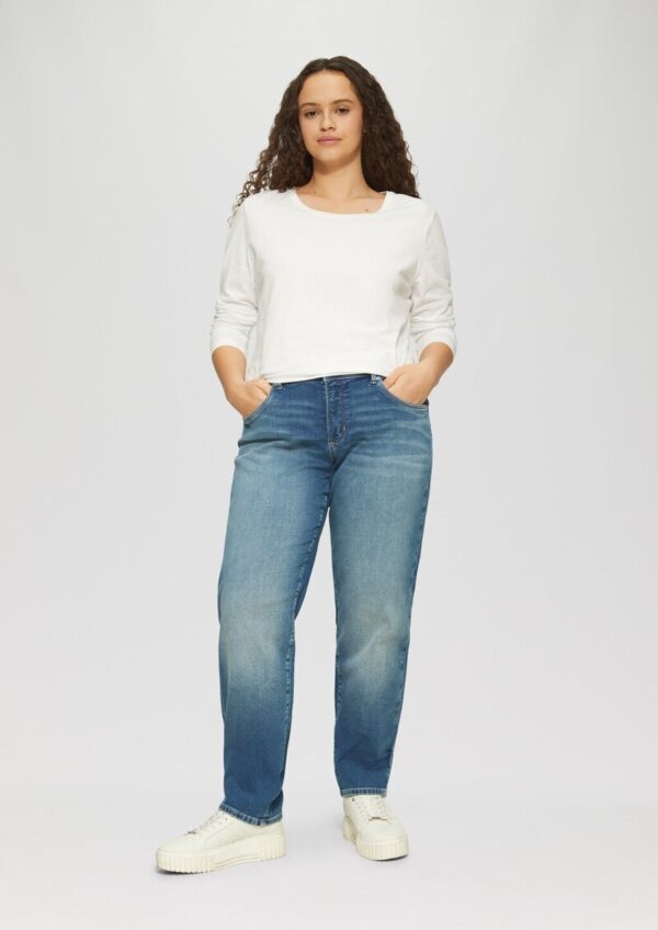 Jeans / Curvy Fit / Mid Rise / Slim Tapered Leg