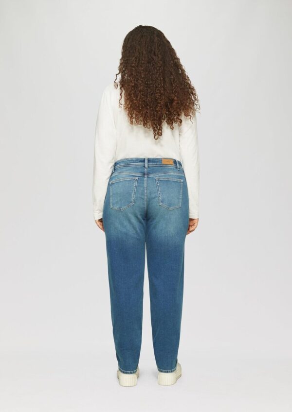 Jeans / Curvy Fit / Mid Rise / Slim Tapered Leg