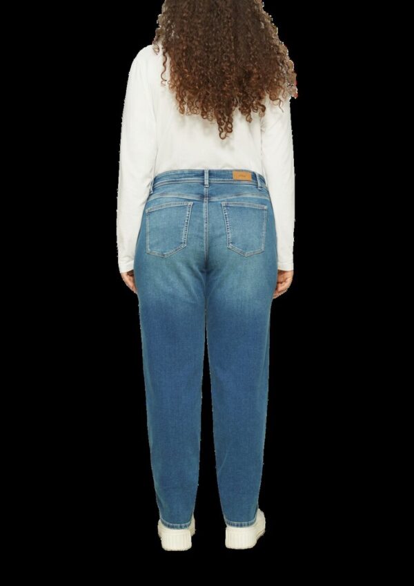 Jeans / Curvy Fit / Mid Rise / Slim Tapered Leg