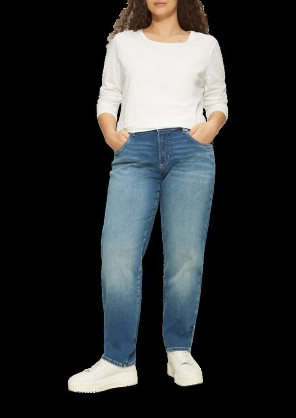 Jeans / Curvy Fit / Mid Rise / Slim Tapered Leg