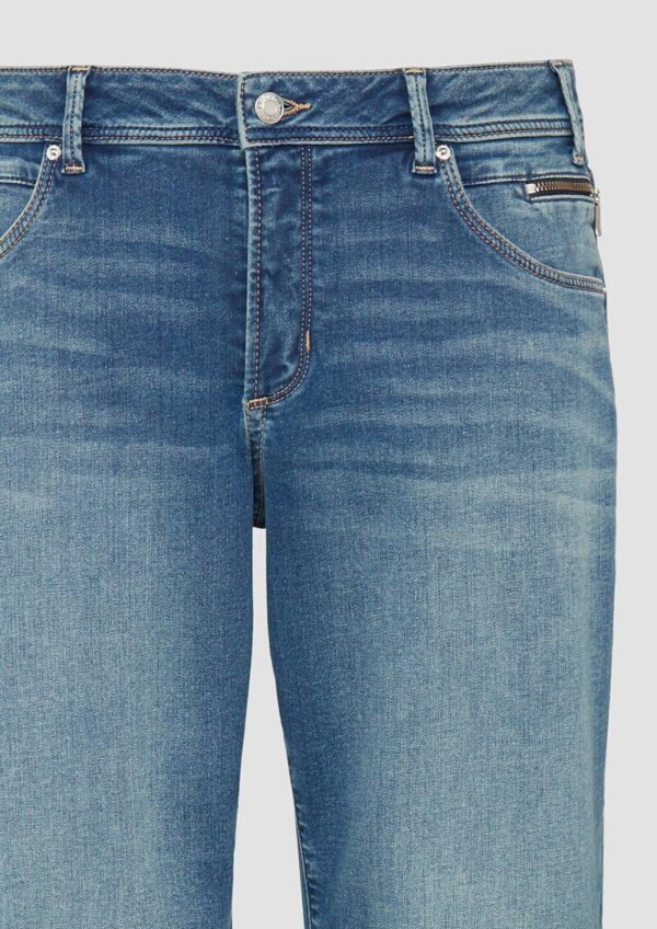 Jeans / Curvy Fit / Mid Rise / Slim Tapered Leg