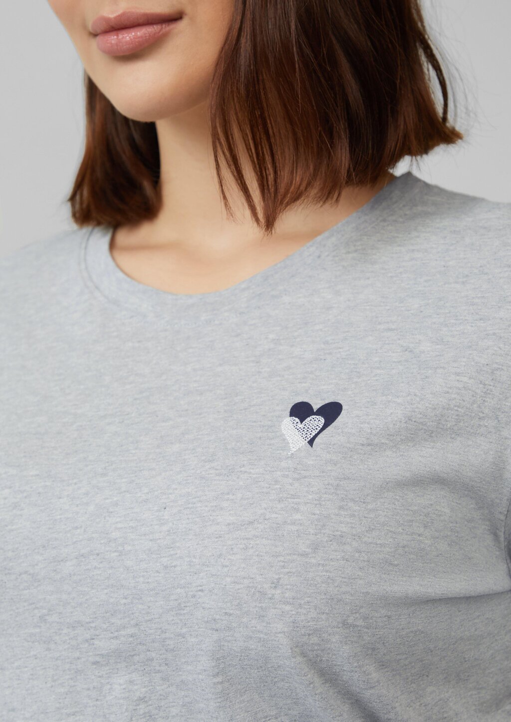 T-Shirt mit Herz-Stickerei