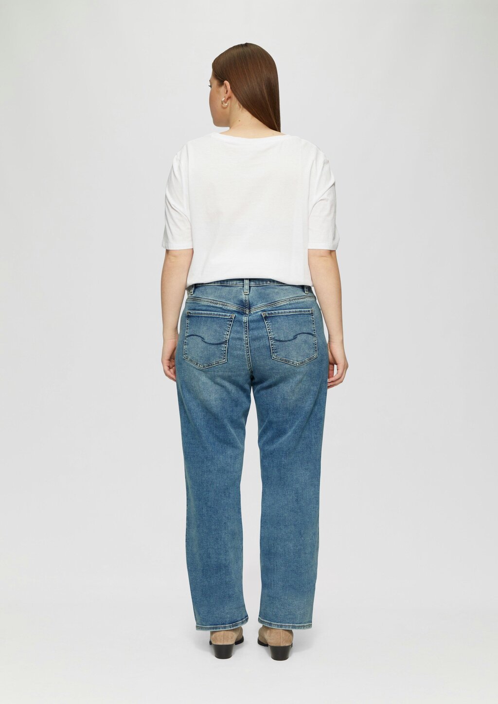 Jeans / Slim Fit / Mid Rise / Straight Leg