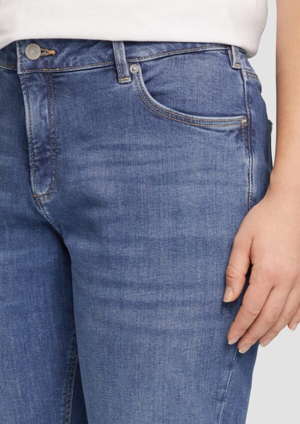 Jeans / Slim Fit / Mid Rise / Slim Leg