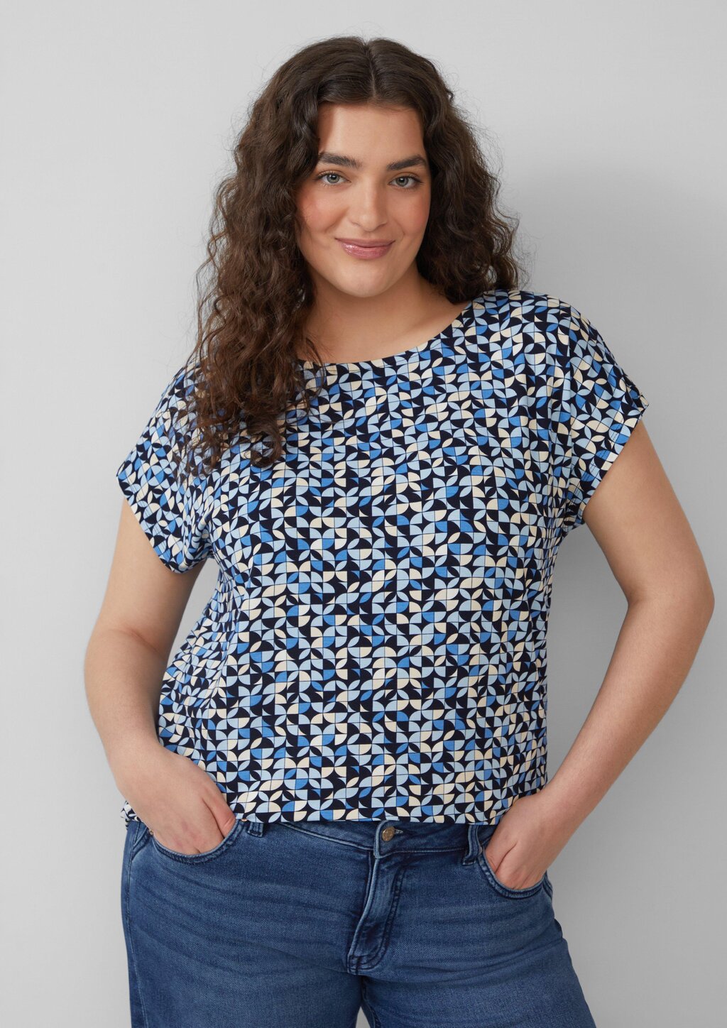 T-Shirt im Relaxed Fit mit Herz-Stickerei