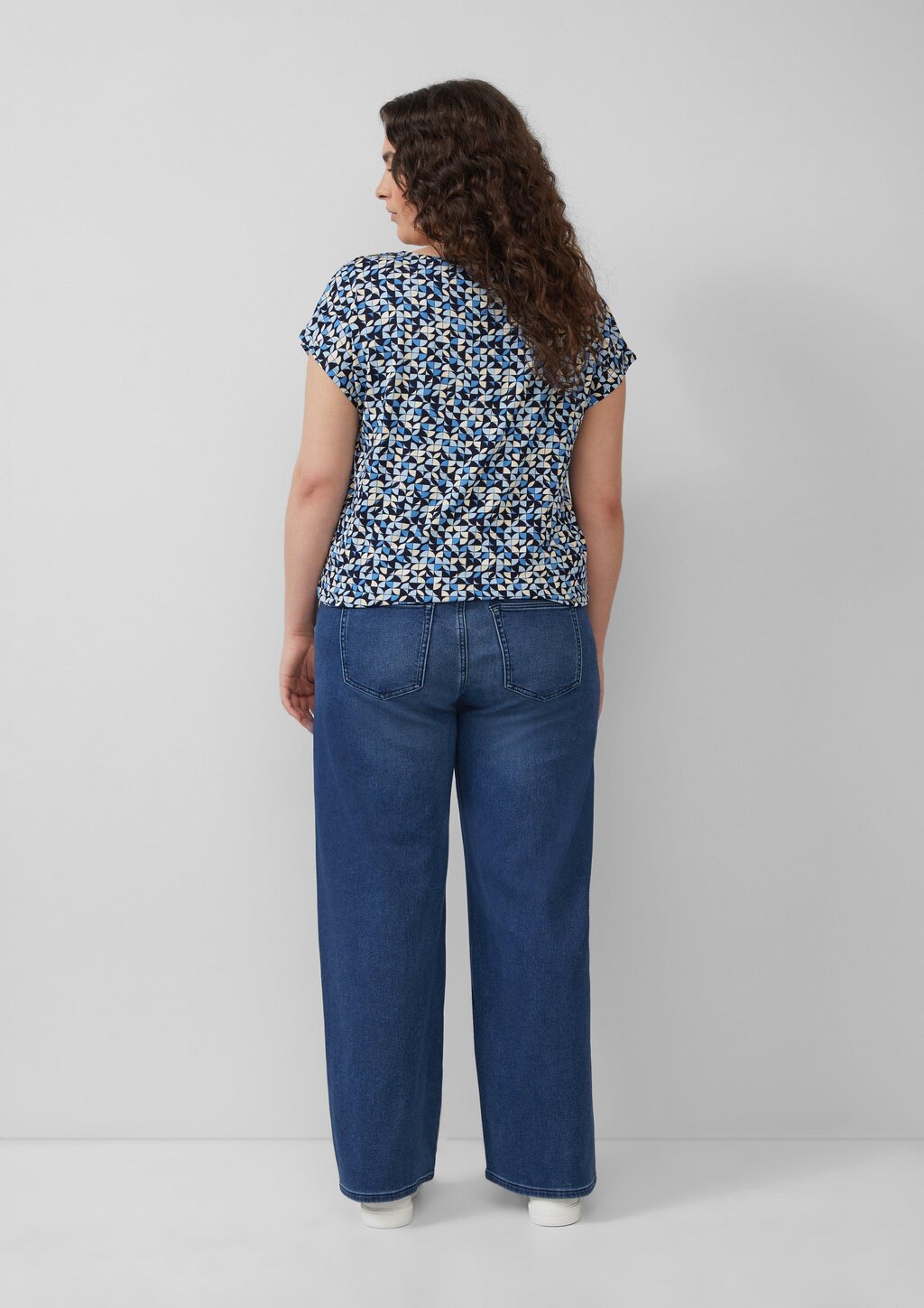 T-Shirt im Relaxed Fit mit Herz-Stickerei