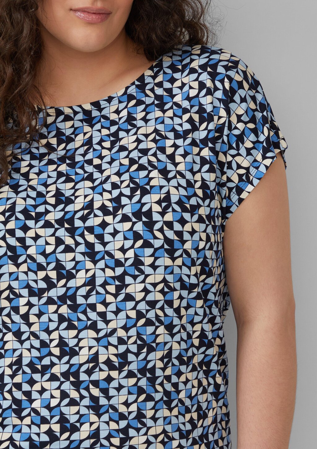 T-Shirt im Relaxed Fit mit Herz-Stickerei