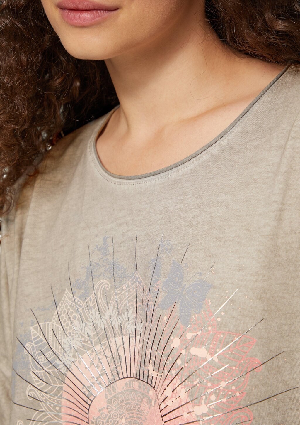 Oversize Shirt in gewaschener Optik mit Metallic-Frontprint