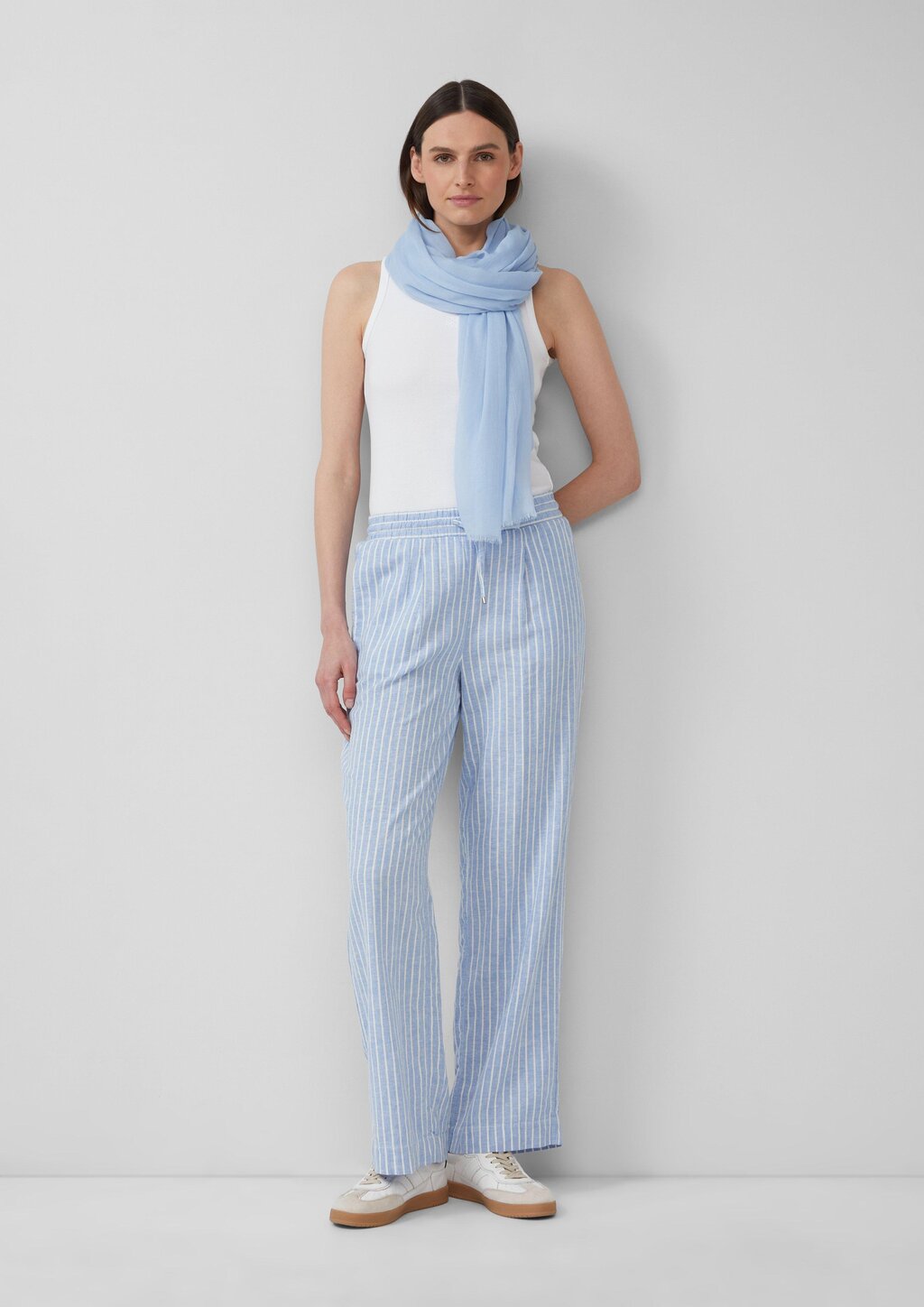 Leichter Schal aus Webware mit Fransen