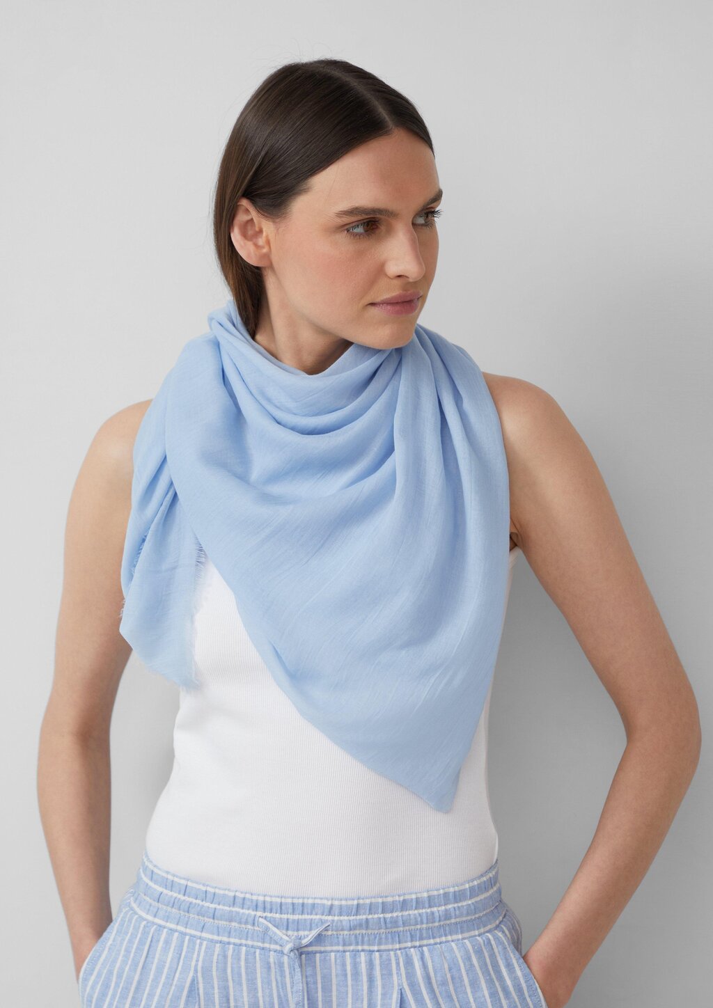 Leichter Schal aus Webware mit Fransen