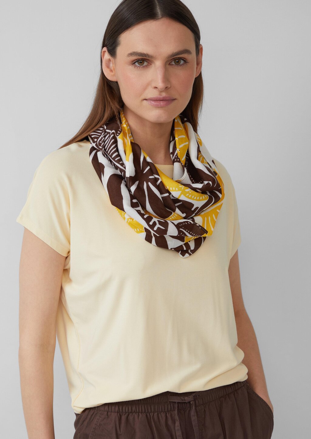 Loop-Schal aus Viskose mit floralem Muster