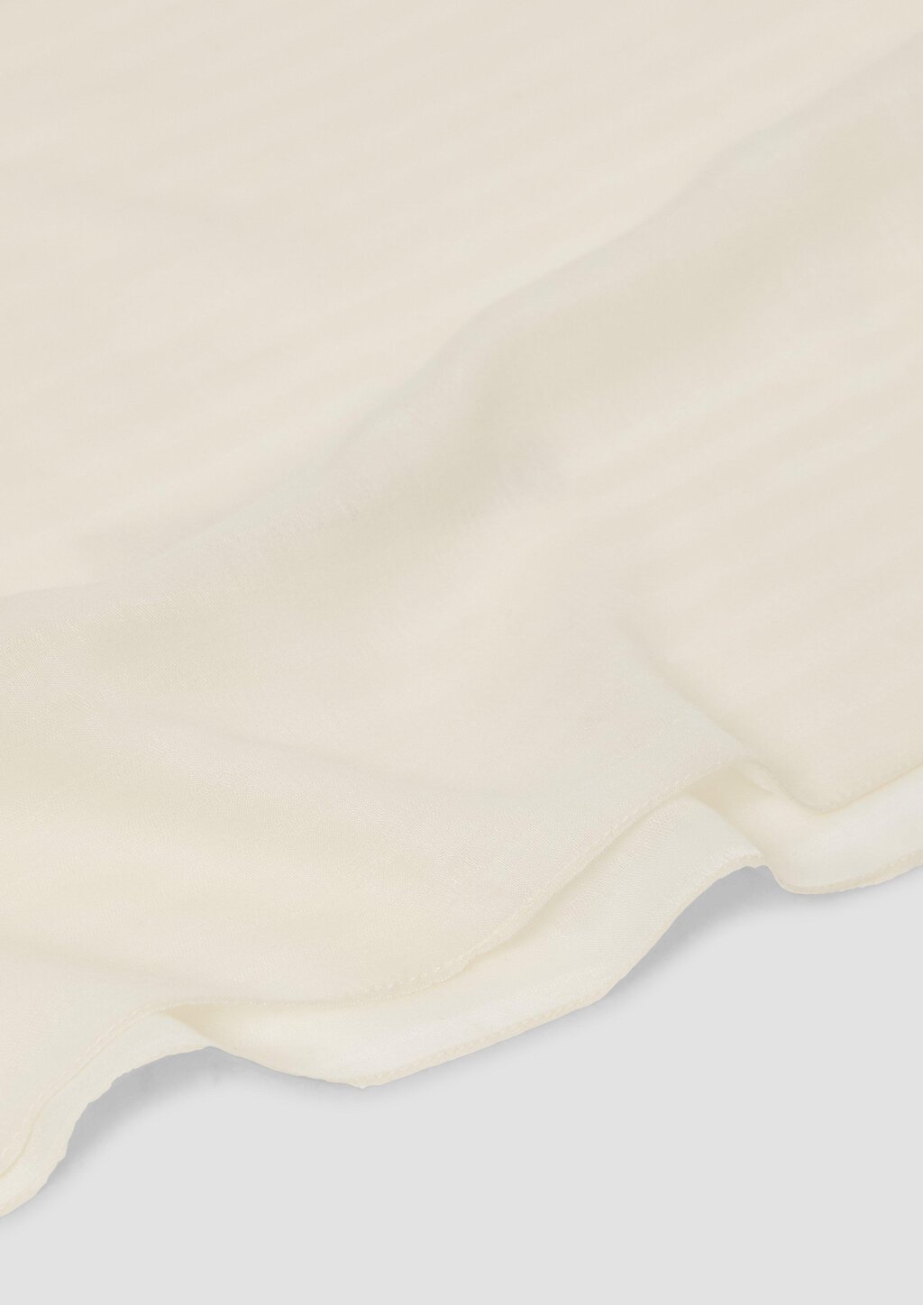 Unifarbener Loop-Schal