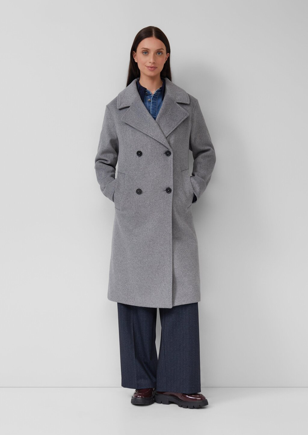 Doppelreihiger Mantel mit Reverskragen