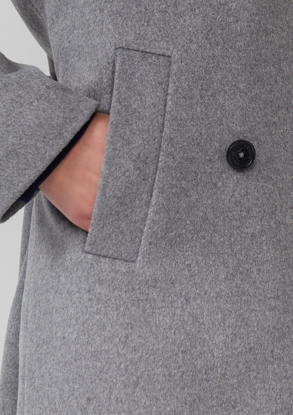 Doppelreihiger Mantel mit Reverskragen