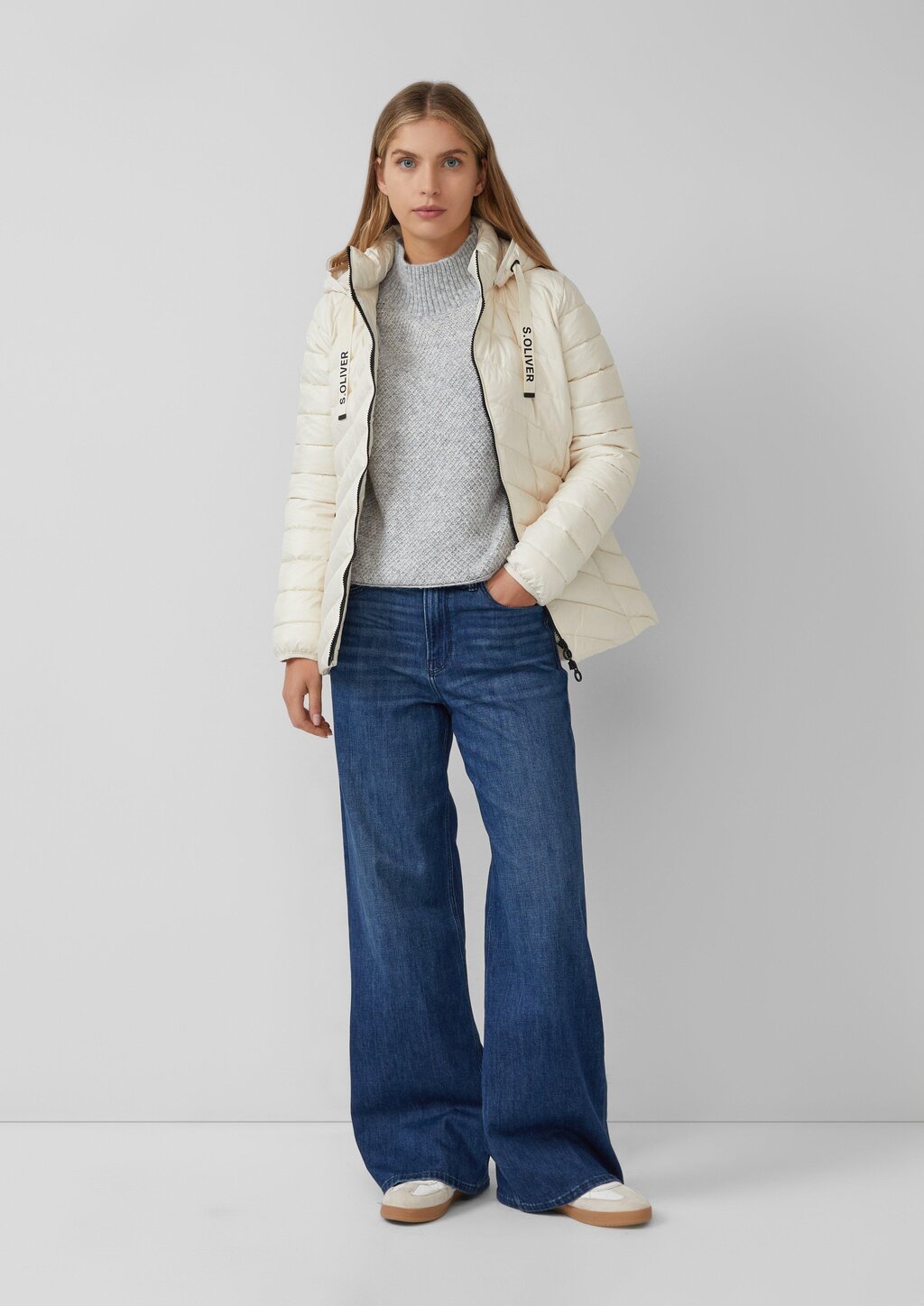 Steppjacke mit abnehmbarer Kapuze