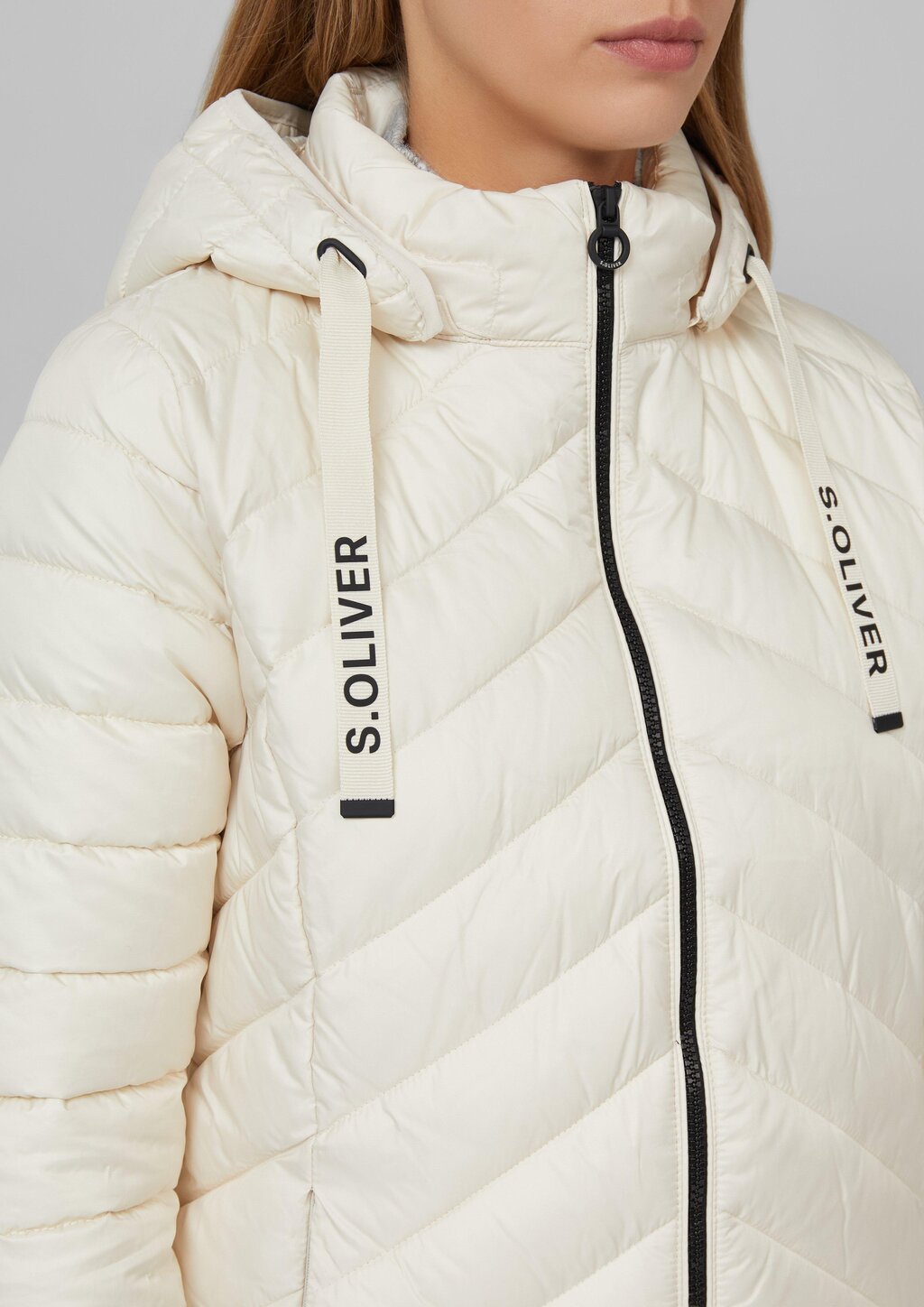 Steppjacke mit abnehmbarer Kapuze