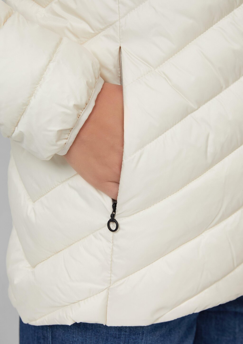 Steppjacke mit abnehmbarer Kapuze