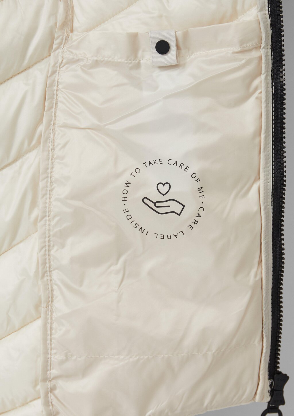 Steppjacke mit abnehmbarer Kapuze