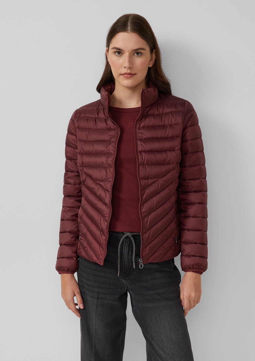 Packbare leichte Steppjacke mit Stehkragen