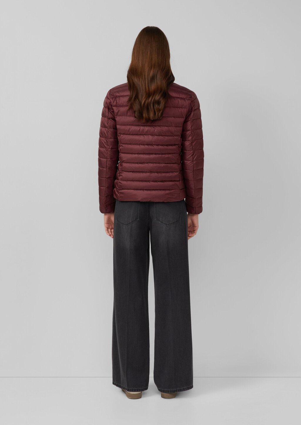 Packbare leichte Steppjacke mit Stehkragen