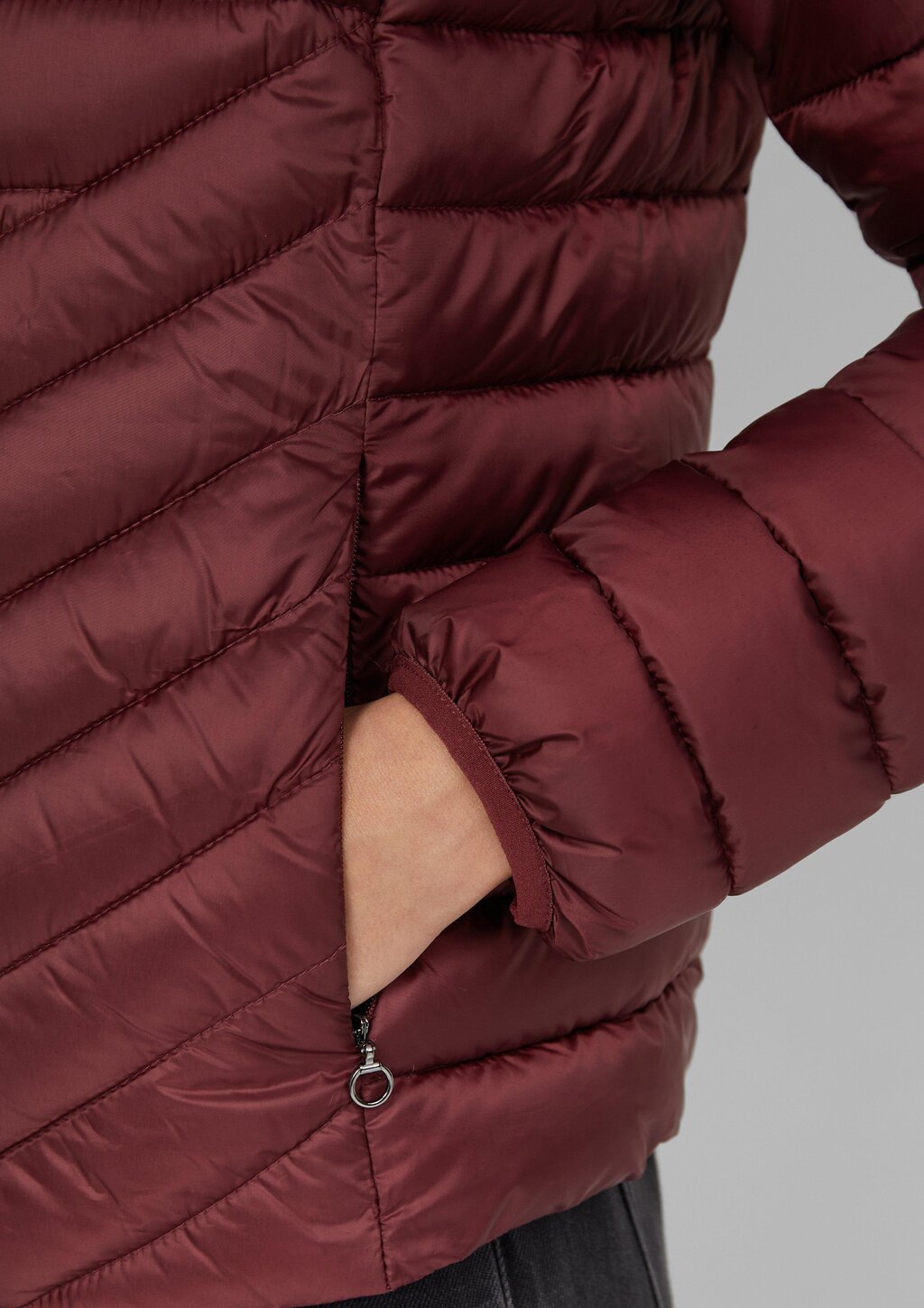 Packbare leichte Steppjacke mit Stehkragen