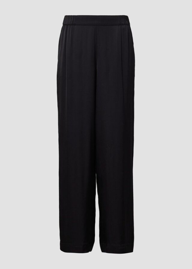 Fließende Wide-Leg-Hose aus Satin
