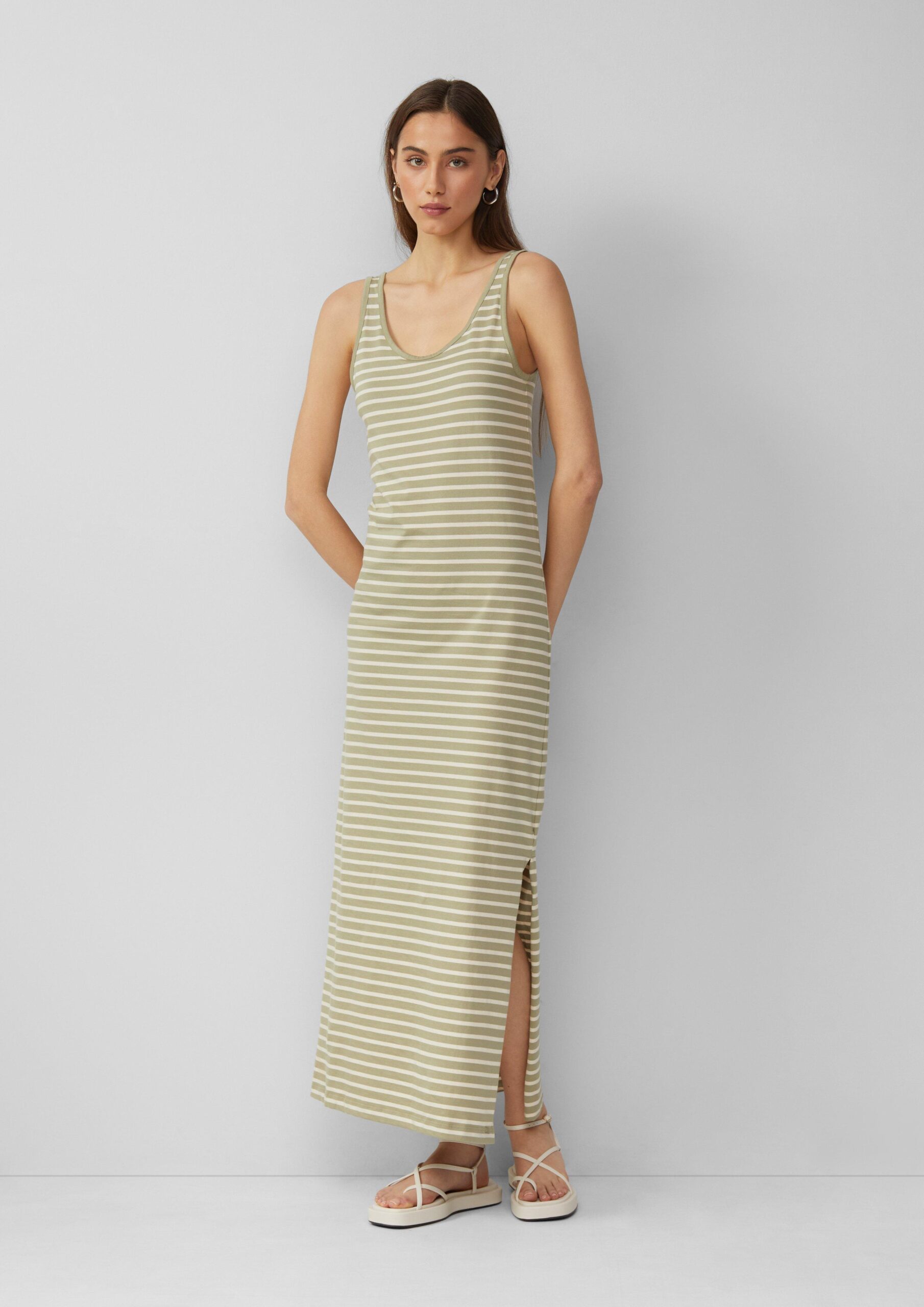 Langes Jerseykleid mit Streifen