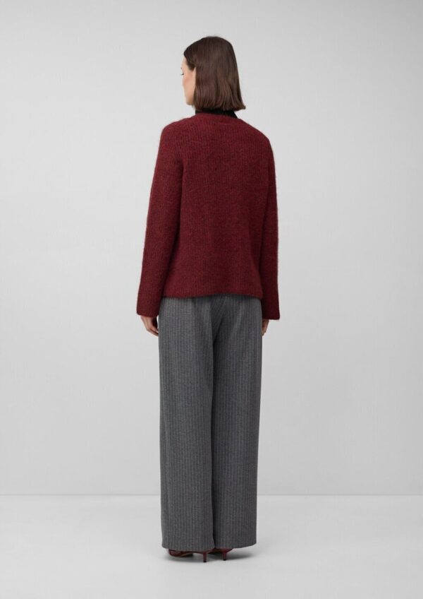 Kuscheliger Pullover mit Ärmeln im Kimono-Stil