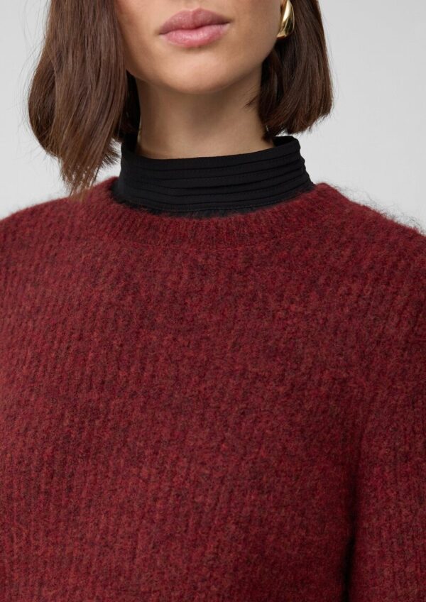 Kuscheliger Pullover mit Ärmeln im Kimono-Stil