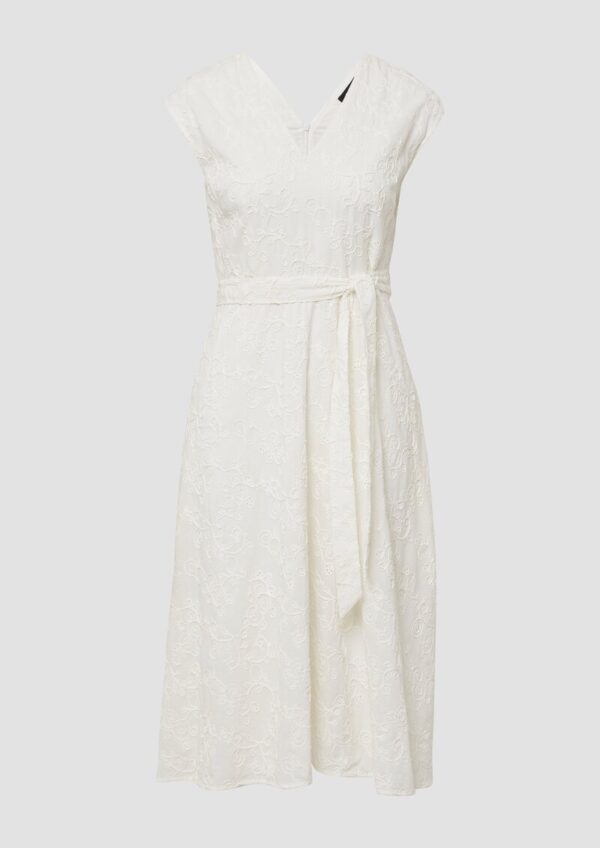 Baumwollkleid mit Stickereien und V-Ausschnitt