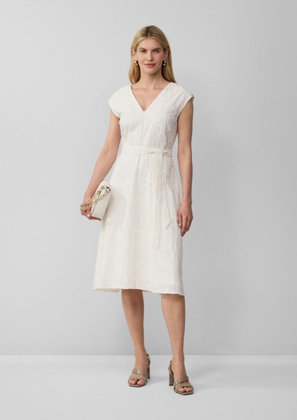 Baumwollkleid mit Stickereien und V-Ausschnitt