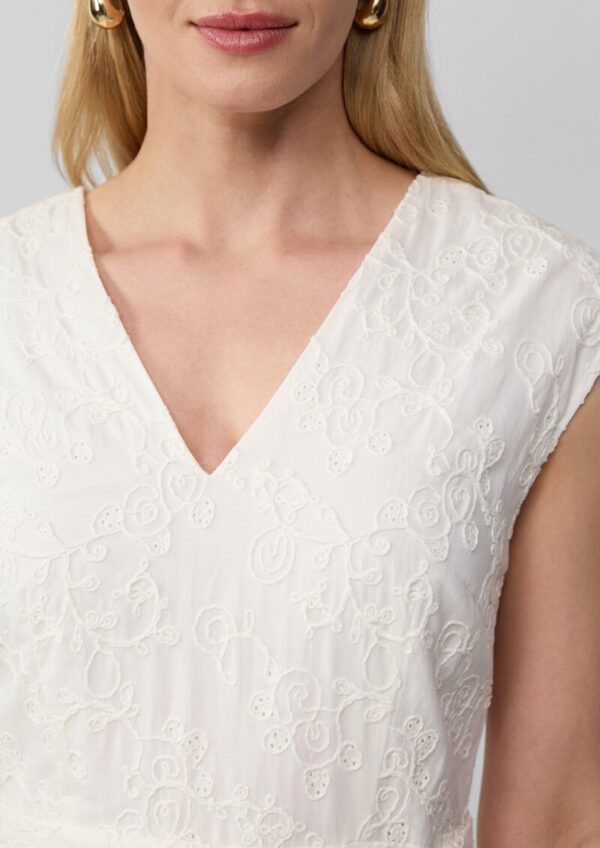 Baumwollkleid mit Stickereien und V-Ausschnitt