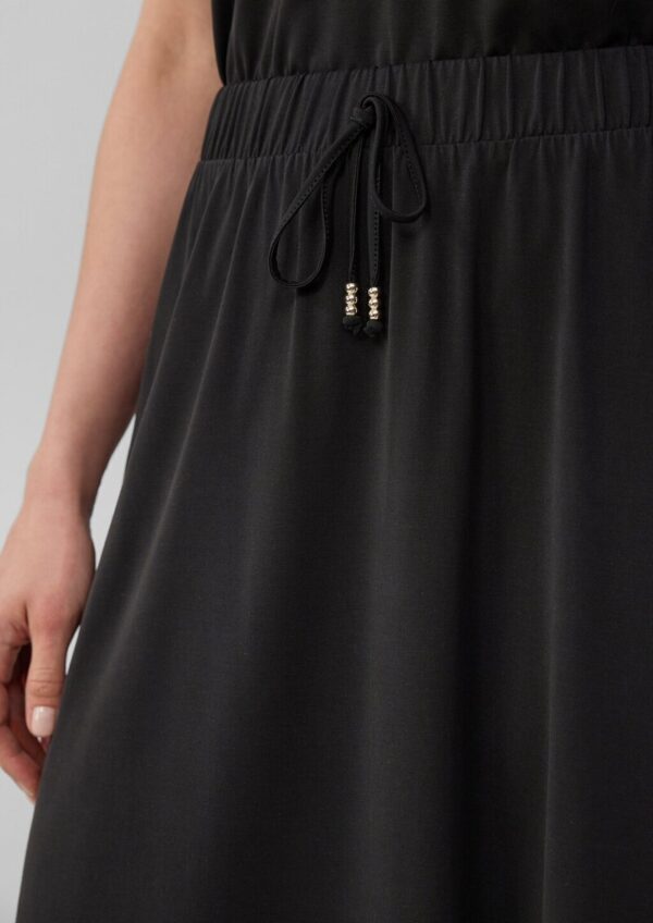 Gefütterter Midirock aus Modalmix mit Elastikbund