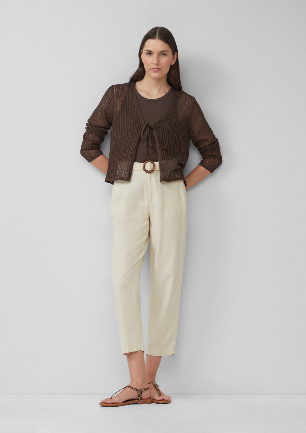 Cropped Chino aus Leinenmix mit geflochtenem Gürtel